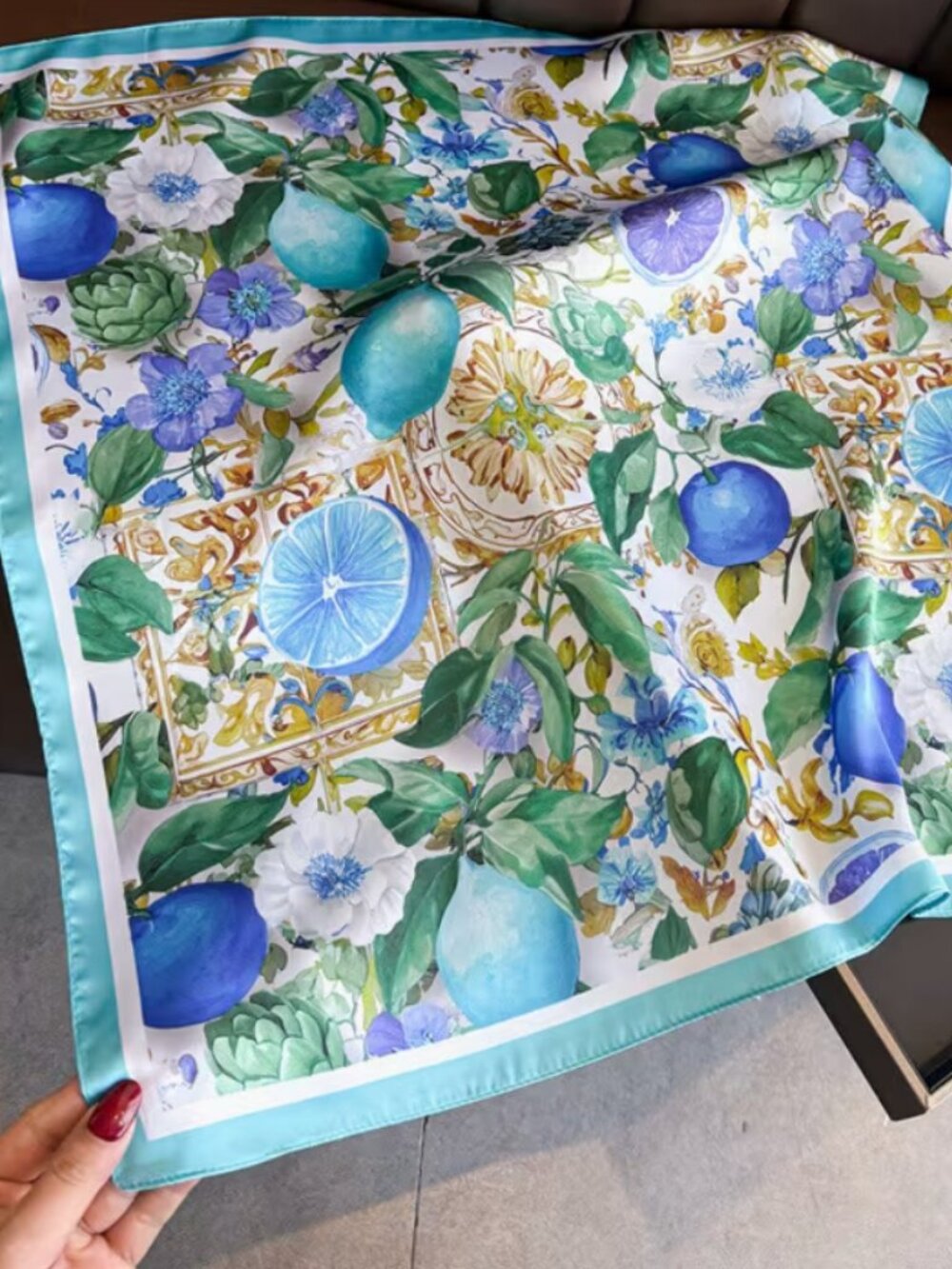 🩷👗Elegant Summer Scarf w/Blue Lemon Motif - Picture 3 of 6